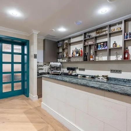 Zamocek Mraznica מלון