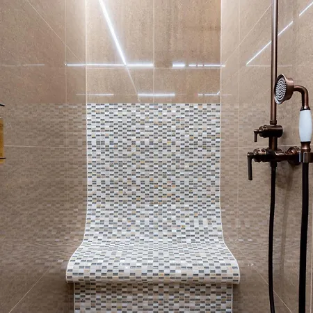 Zamocek Mraznica מלון *