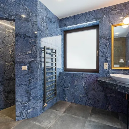 מלון Zamocek Mraznica